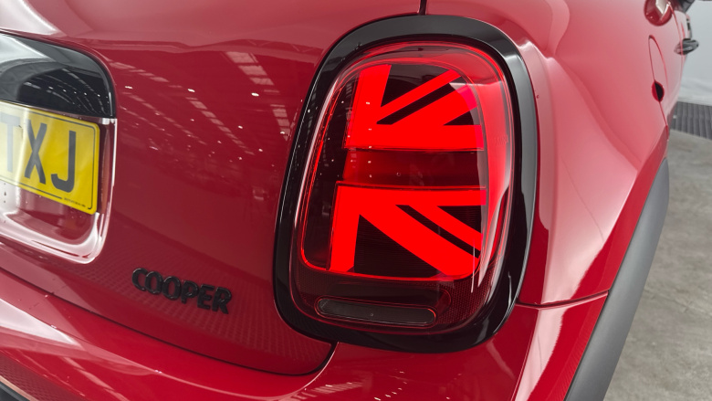 MINI Hatchback 1.5 Cooper Sport Premium 3dr Auto Petrol Hatchback